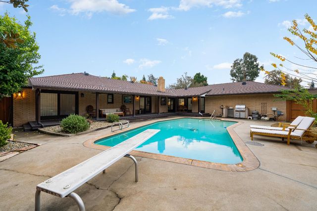 5015 Sudbury Way, Carmichael, CA 95608