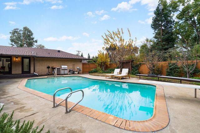 5015 Sudbury Way, Carmichael, CA 95608