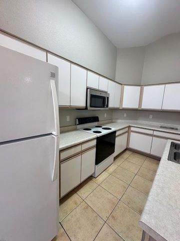 8568 W Hatcher Road, Peoria, AZ 85345