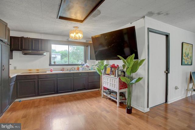 736 S SECOND STREET, Chambersburg, PA 17201