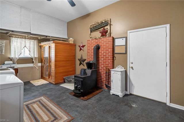 10083 Burkes Pond RD, Gloucester, VA 23061