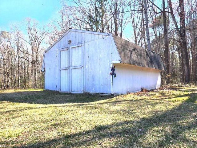 10083 Burkes Pond RD, Gloucester, VA 23061