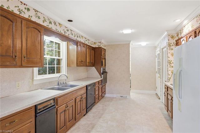 3830 Ryan Way, Winston-salem, NC 27106