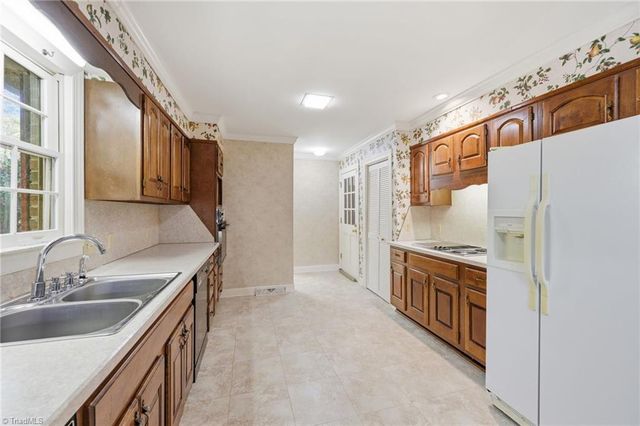 3830 Ryan Way, Winston-salem, NC 27106