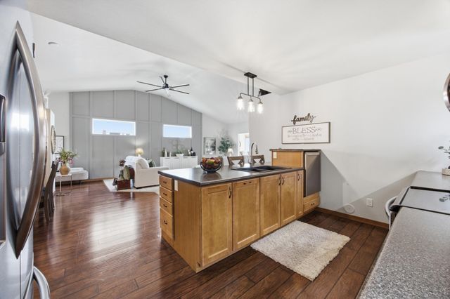 2817 35th Street S, Moorhead, MN 56560