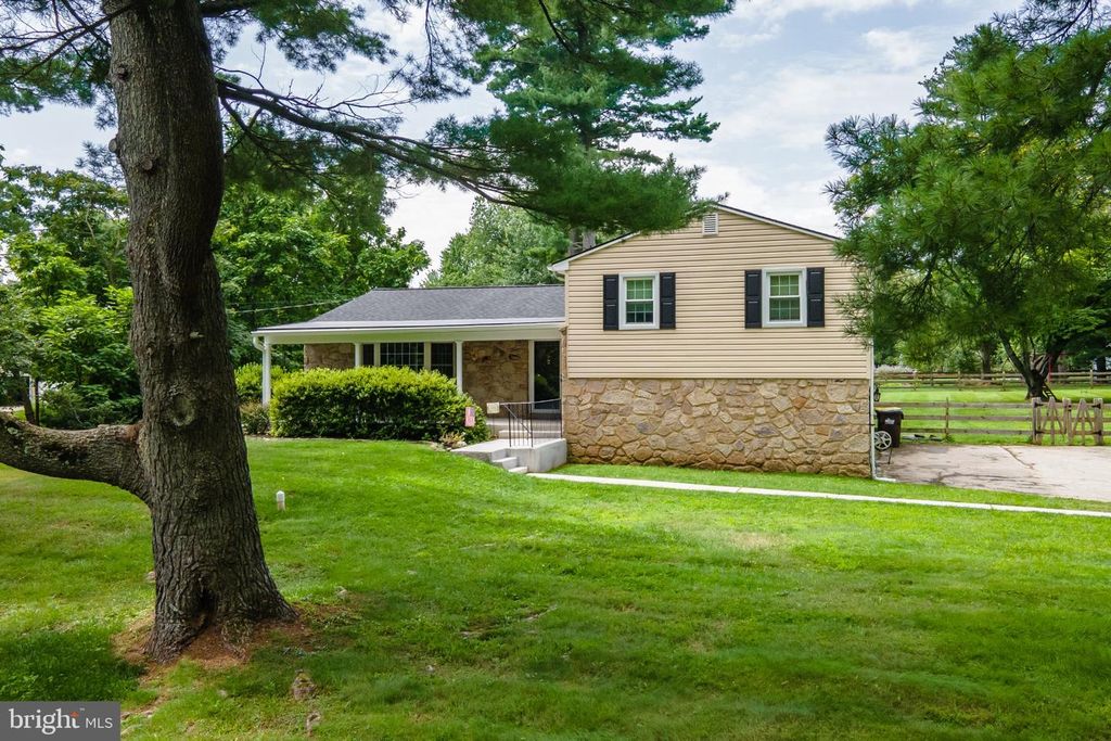 570 STENTON AVE, BLUE BELL, PA 19422 — exterior