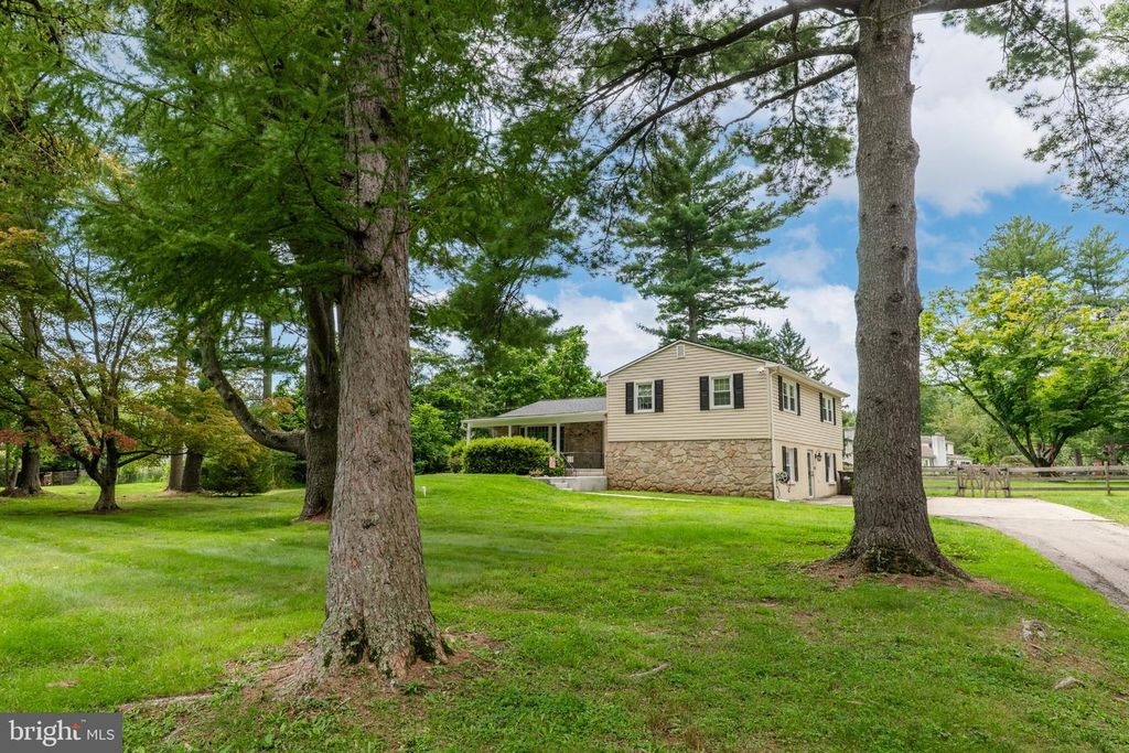 570 STENTON AVE, BLUE BELL, PA 19422 — photo 2