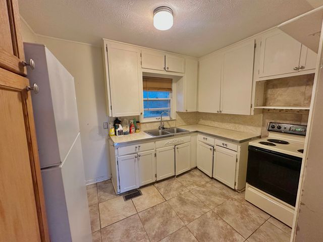 1158 N Crestway, Wichita, KS 67208