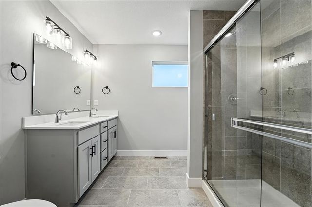 806 Glenn Circle, Raymore, MO 64083