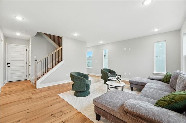 806 Glenn Circle, Raymore, MO 64083