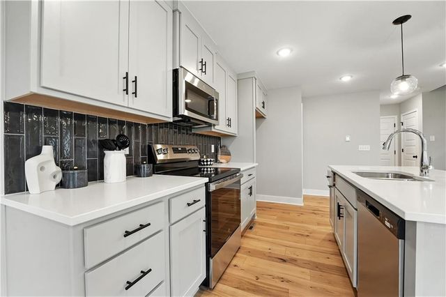 806 Glenn Circle, Raymore, MO 64083