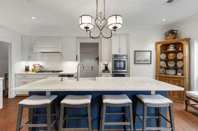 9598 Longmont Drive, Houston, TX 77063