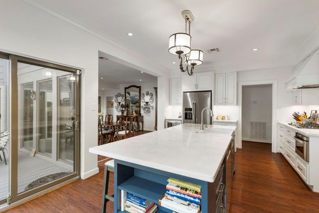 9598 Longmont Drive, Houston, TX 77063