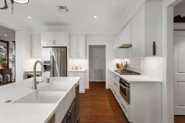 9598 Longmont Drive, Houston, TX 77063