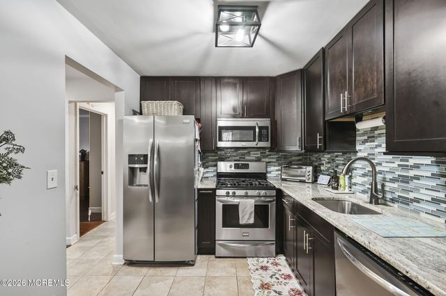 402 Daisy Court, Jackson, NJ 08527