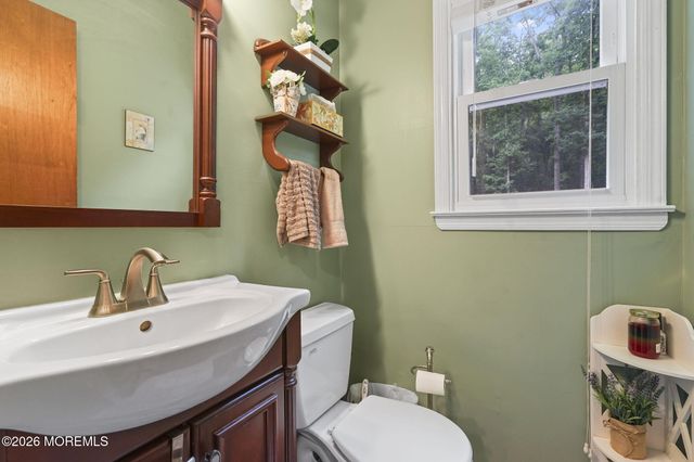 40 Eaglenest Road, Freehold, NJ 07728