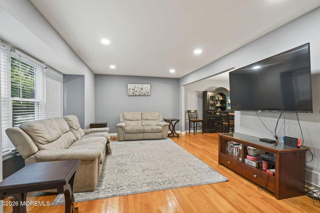 40 Eaglenest Road, Freehold, NJ 07728