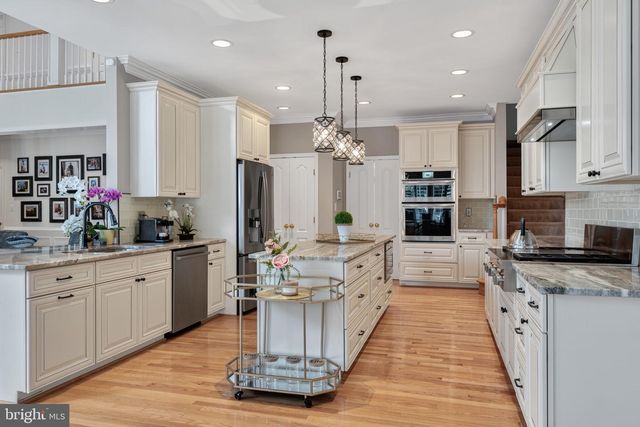 8825 STOLEN MOMENTS TER, Fairfax, VA 22031