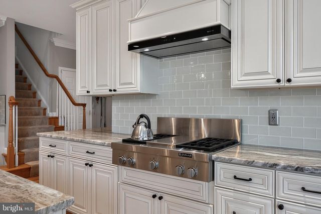 8825 STOLEN MOMENTS TER, Fairfax, VA 22031