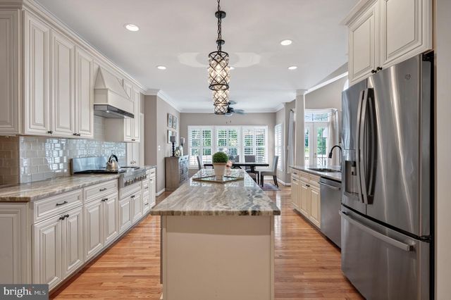 8825 STOLEN MOMENTS TER, Fairfax, VA 22031