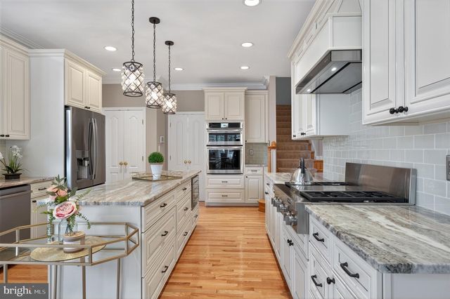 8825 STOLEN MOMENTS TER, Fairfax, VA 22031