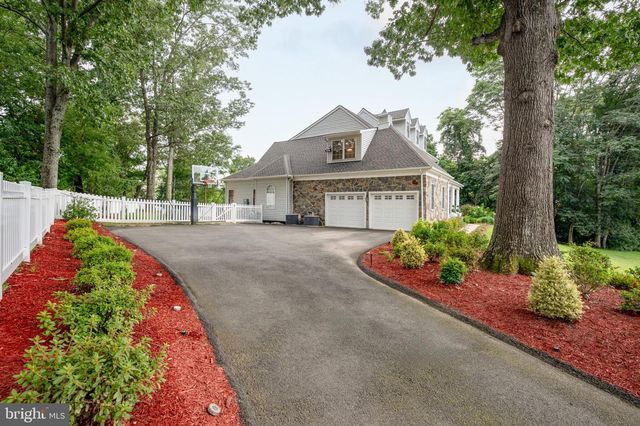 8825 STOLEN MOMENTS TER, Fairfax, VA 22031