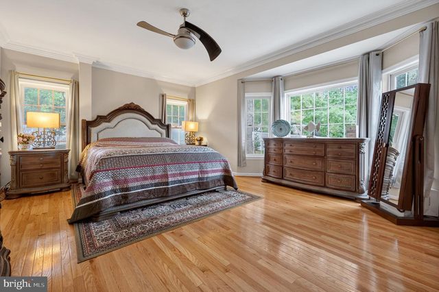 8825 STOLEN MOMENTS TER, Fairfax, VA 22031