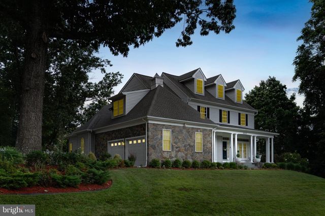 8825 STOLEN MOMENTS TER, Fairfax, VA 22031