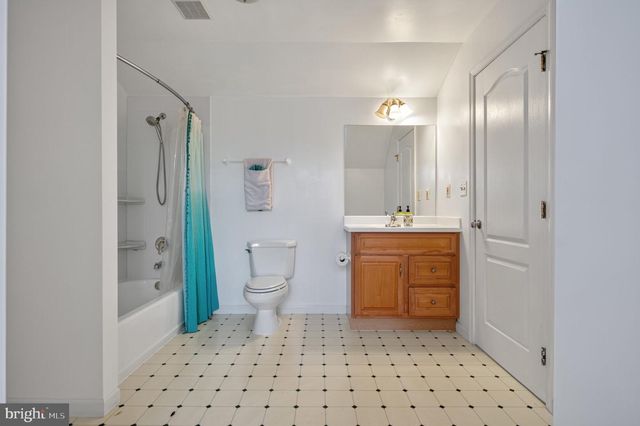 8825 STOLEN MOMENTS TER, Fairfax, VA 22031