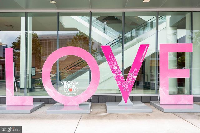 8825 STOLEN MOMENTS TER, Fairfax, VA 22031