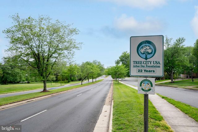 8825 STOLEN MOMENTS TER, Fairfax, VA 22031