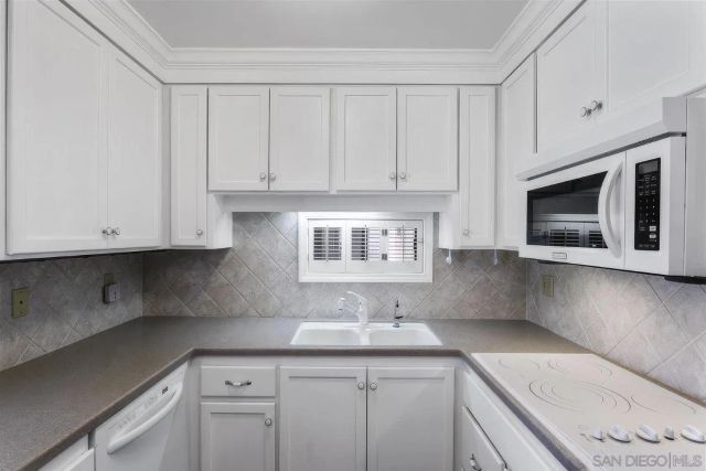 2130 Vallecitos 246, La Jolla, CA 92037