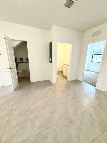 359 NE 16th St, Florida City, FL 33034