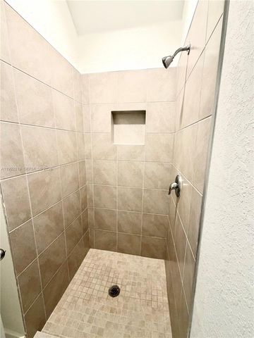 359 NE 16th St, Florida City, FL 33034