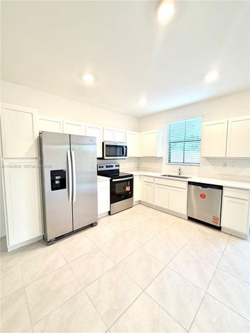 359 NE 16th St, Florida City, FL 33034