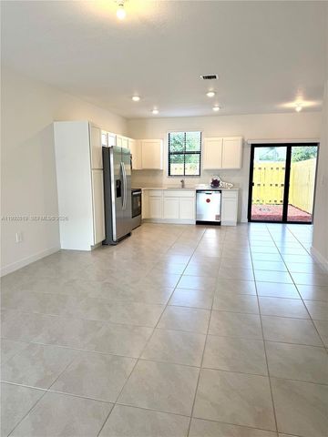 359 NE 16th St, Florida City, FL 33034