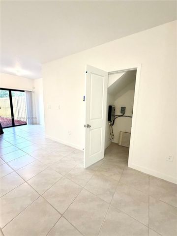 359 NE 16th St, Florida City, FL 33034