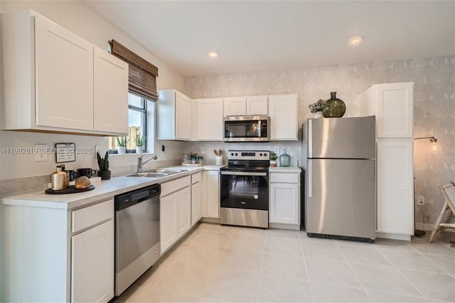 359 NE 16th St, Florida City, FL 33034