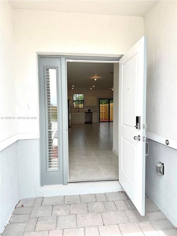 359 NE 16th St, Florida City, FL 33034