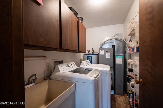 4239 W Central Avenue, Ottawa Hills, OH 43606