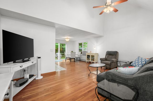 20 Shannon Way, Centerville, MA 02632