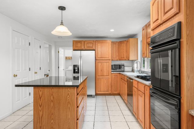 20 Shannon Way, Centerville, MA 02632