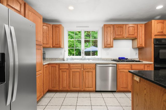 20 Shannon Way, Centerville, MA 02632