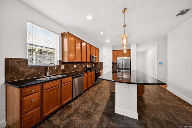 7915 Cenote Dr, San Antonio, TX 78254