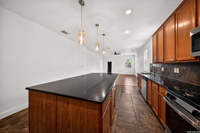 7915 Cenote Dr, San Antonio, TX 78254