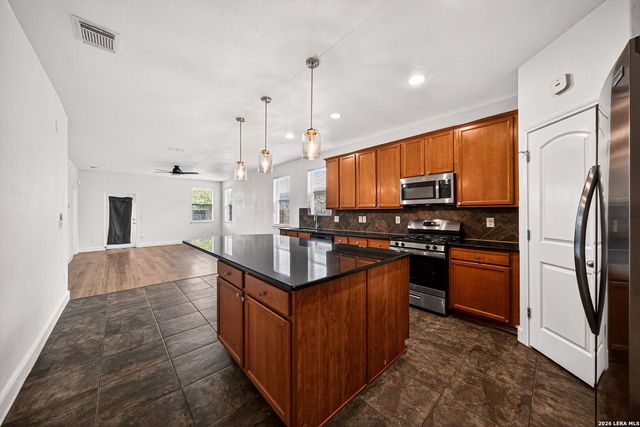 7915 Cenote Dr, San Antonio, TX 78254