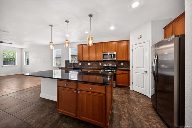 7915 Cenote Dr, San Antonio, TX 78254