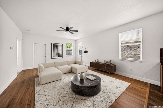 7915 Cenote Dr, San Antonio, TX 78254