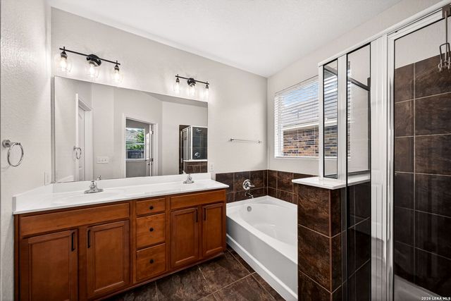 7915 Cenote Dr, San Antonio, TX 78254