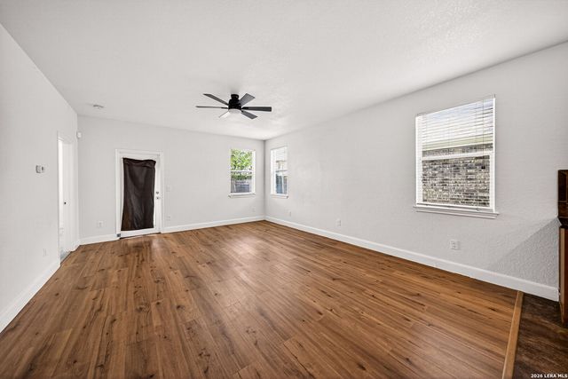 7915 Cenote Dr, San Antonio, TX 78254